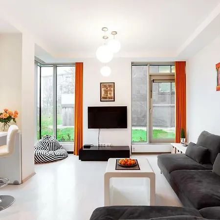 Bright Tauras Hill Old Town Apartment *