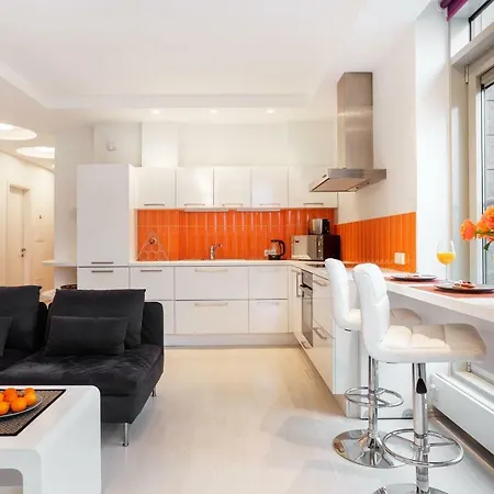Bright Tauras Hill Old Town Apartment