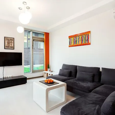 Bright Tauras Hill Old Town Apartment *